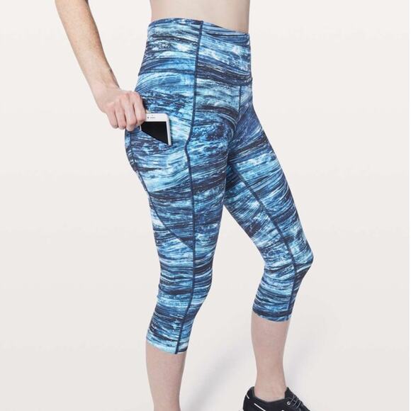 Lululemon Fast & Free Crop II Leggings Nulux 19" in Shorelines Multi Blue - Picture 1 of 6